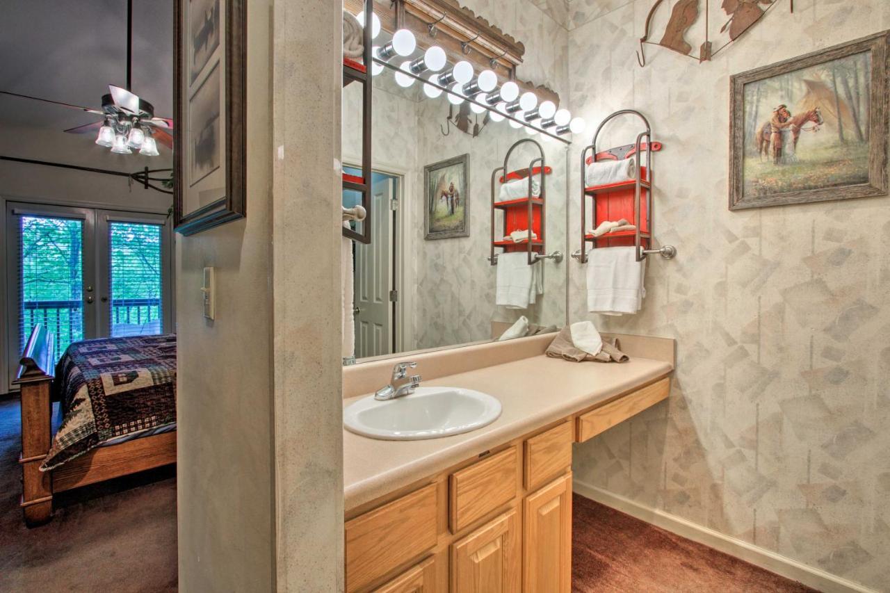 Eclectic Cabin With Hot Tub 1 Mi To Ober Gatlinburg Luaran gambar